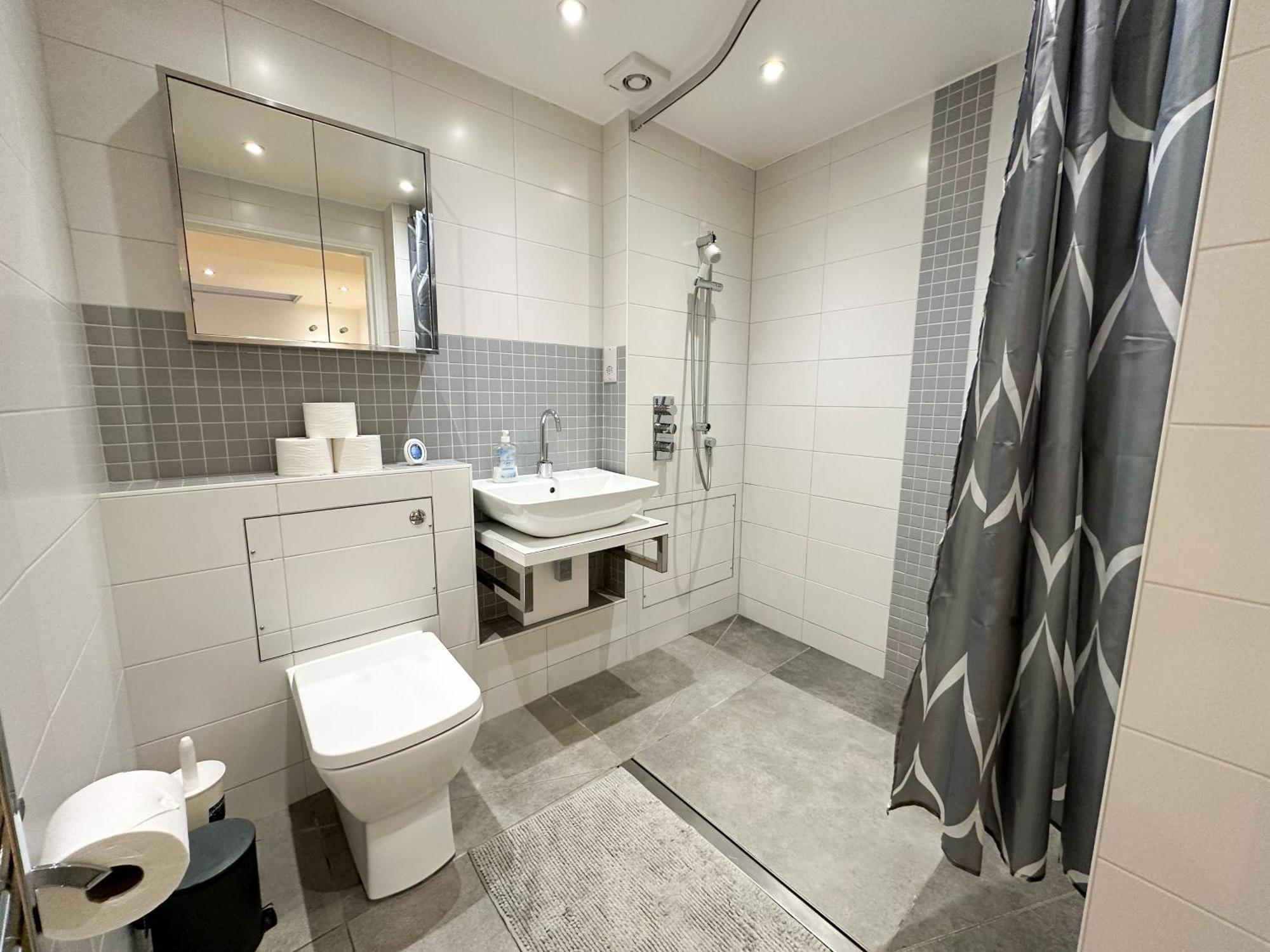 Chic 3 Bedroom Flat With Private Terrace In Holloway Near Finsbury Park London Exterior foto