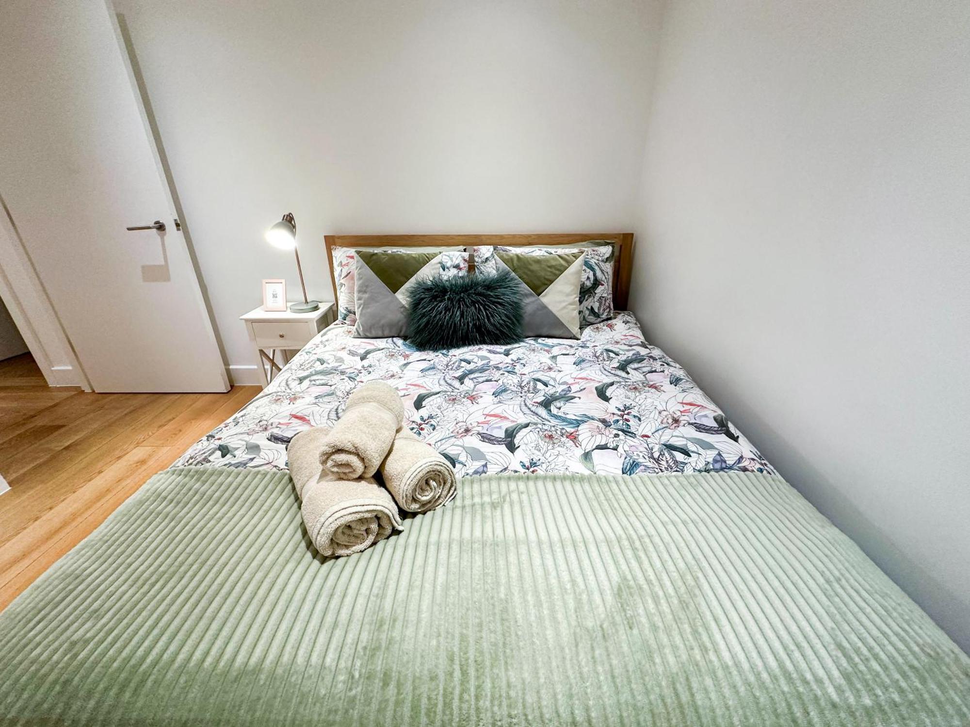 Chic 3 Bedroom Flat With Private Terrace In Holloway Near Finsbury Park London Exterior foto