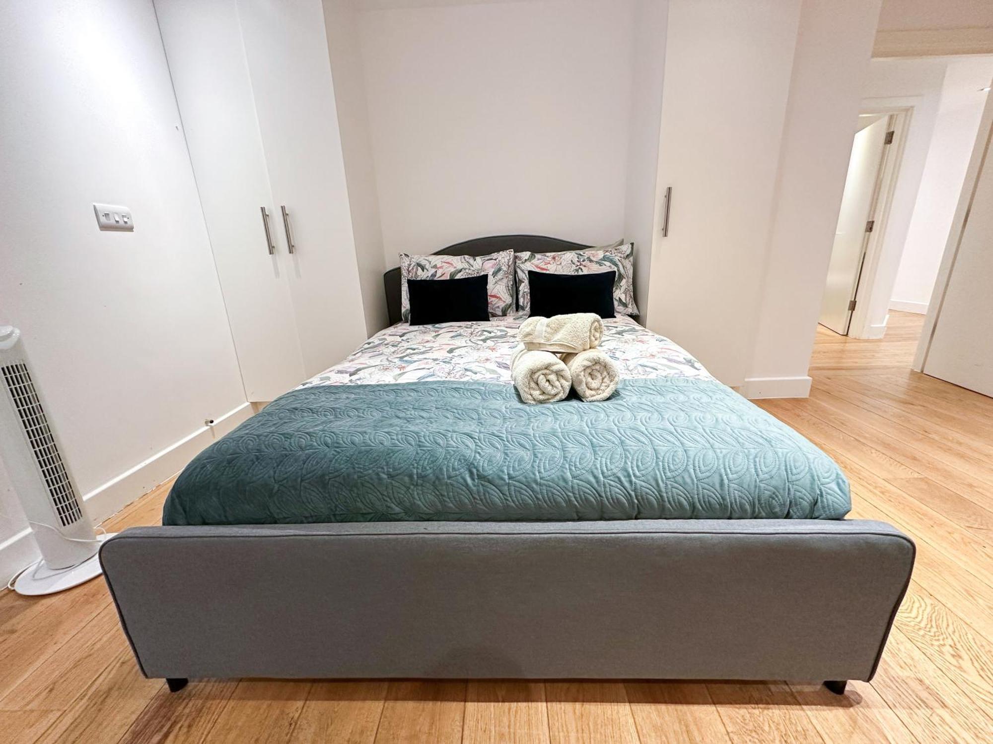 Chic 3 Bedroom Flat With Private Terrace In Holloway Near Finsbury Park London Exterior foto
