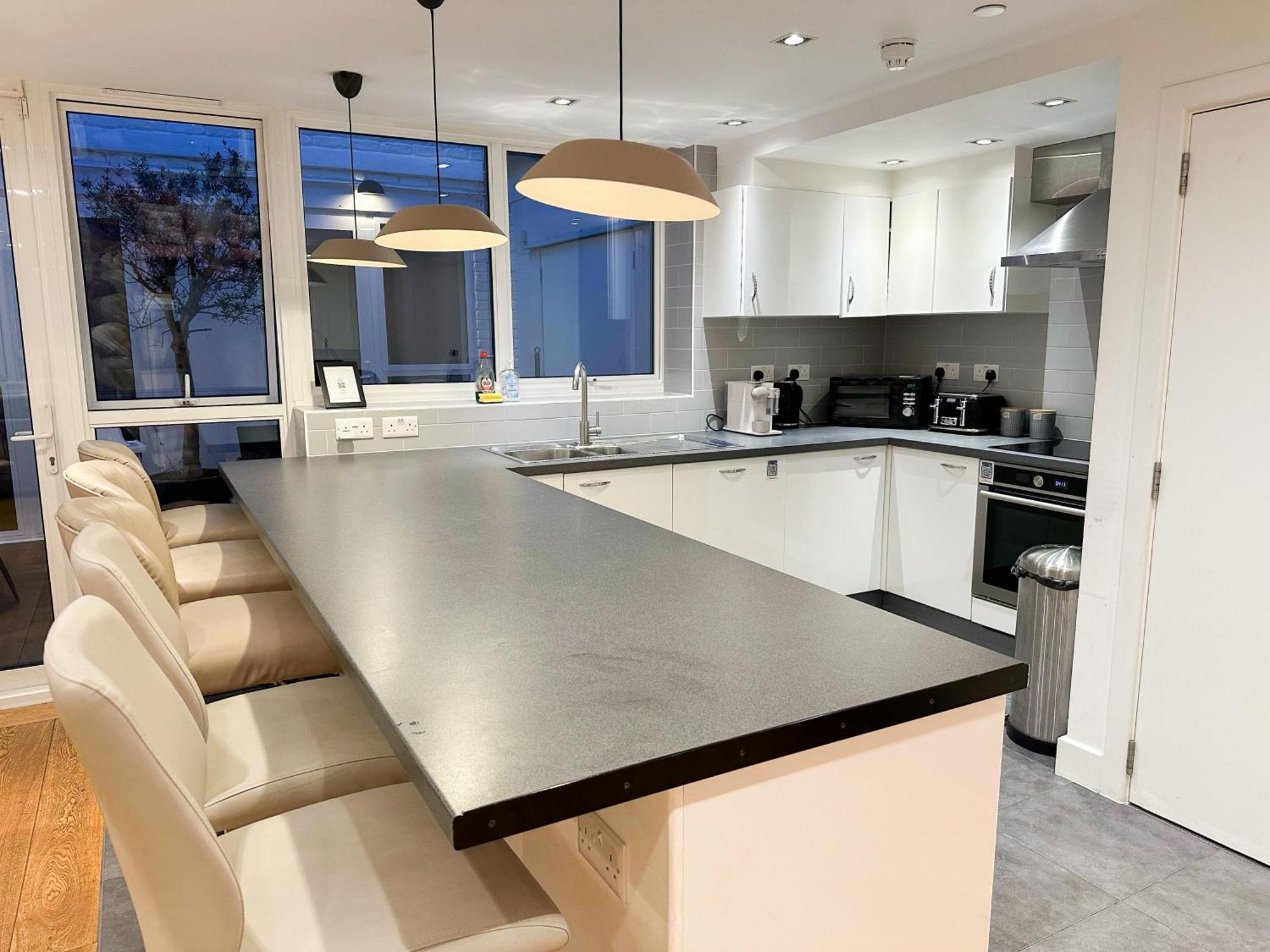 Chic 3 Bedroom Flat With Private Terrace In Holloway Near Finsbury Park London Exterior foto