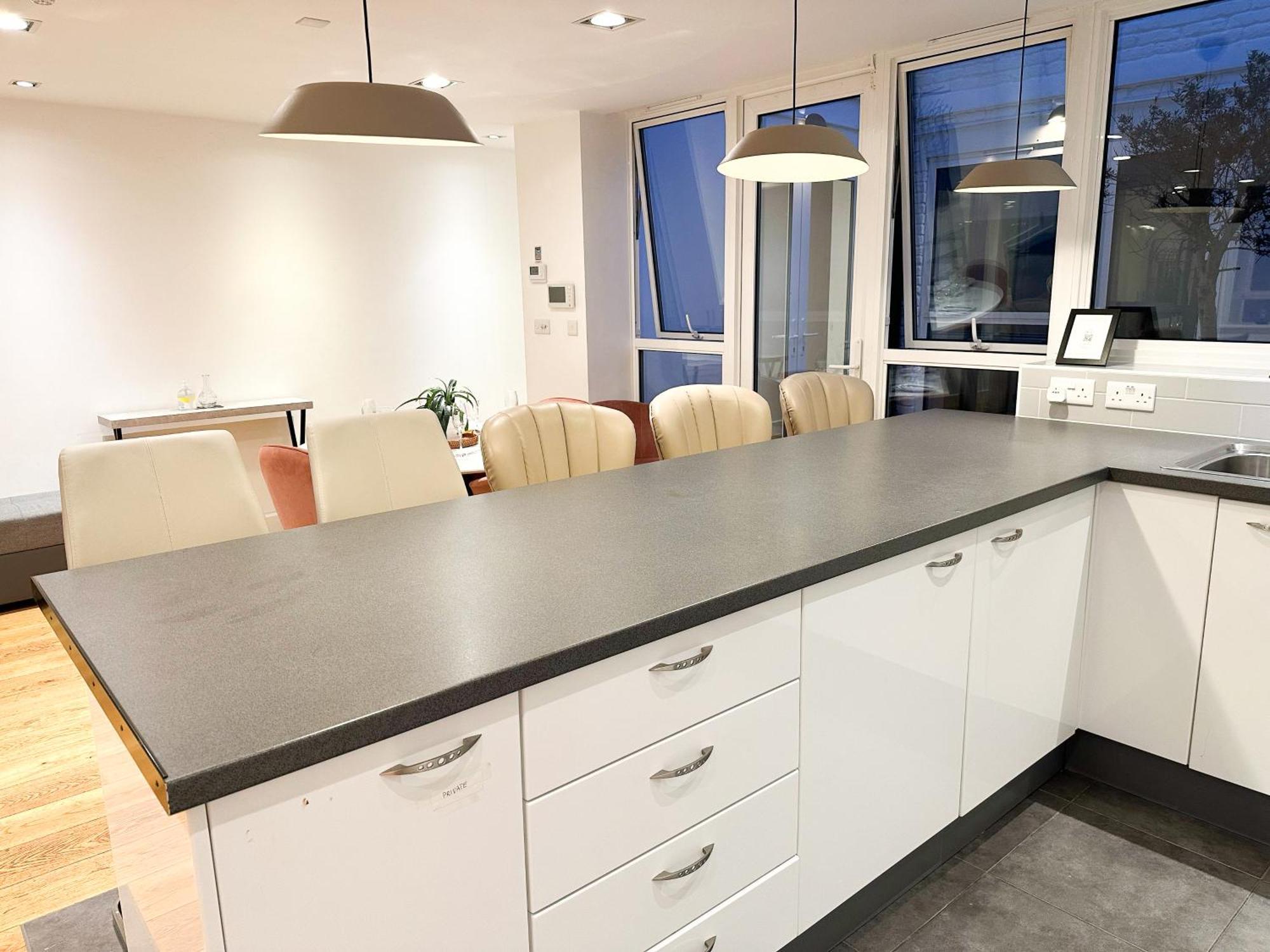 Chic 3 Bedroom Flat With Private Terrace In Holloway Near Finsbury Park London Exterior foto