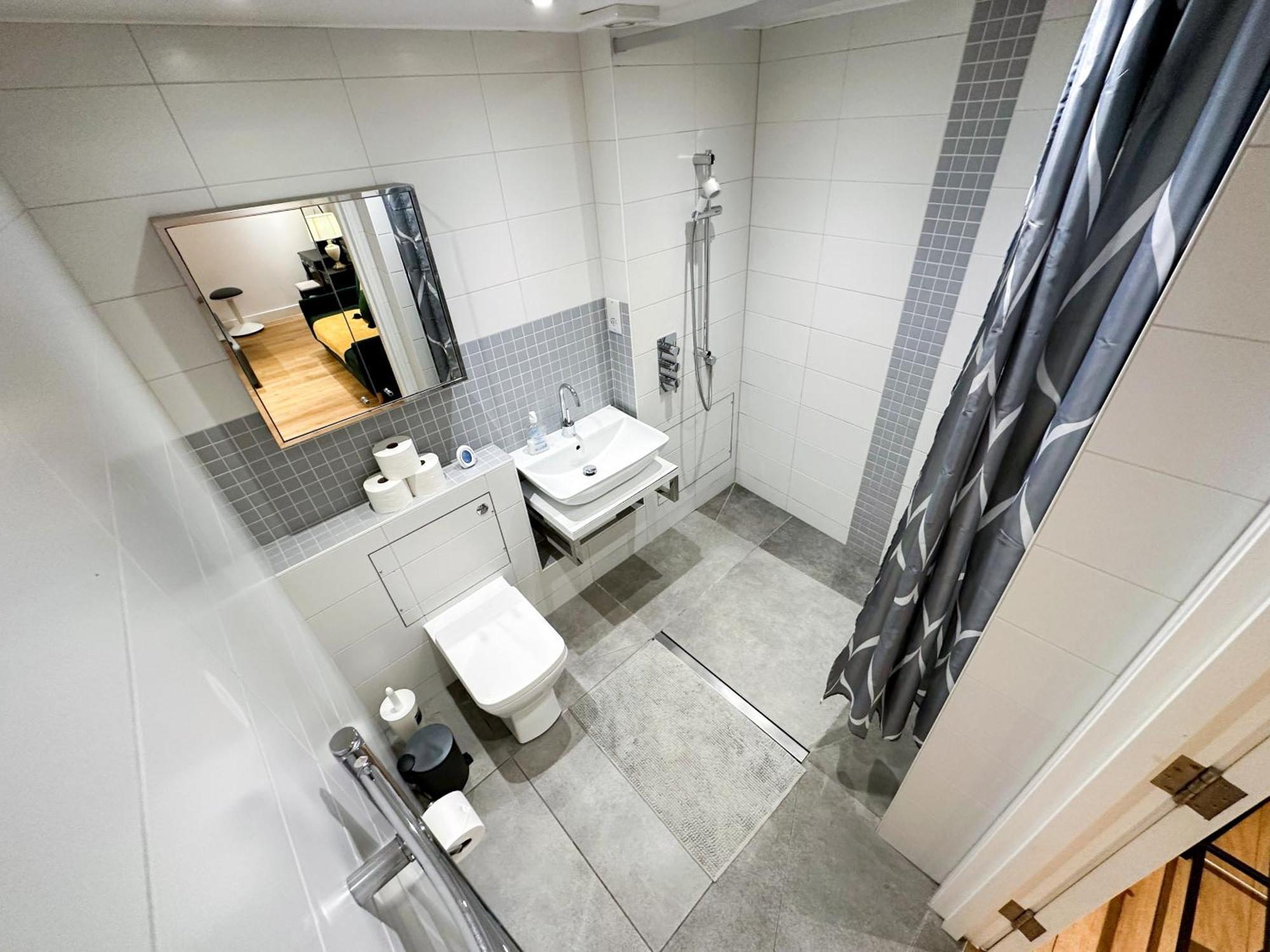 Chic 3 Bedroom Flat With Private Terrace In Holloway Near Finsbury Park London Exterior foto